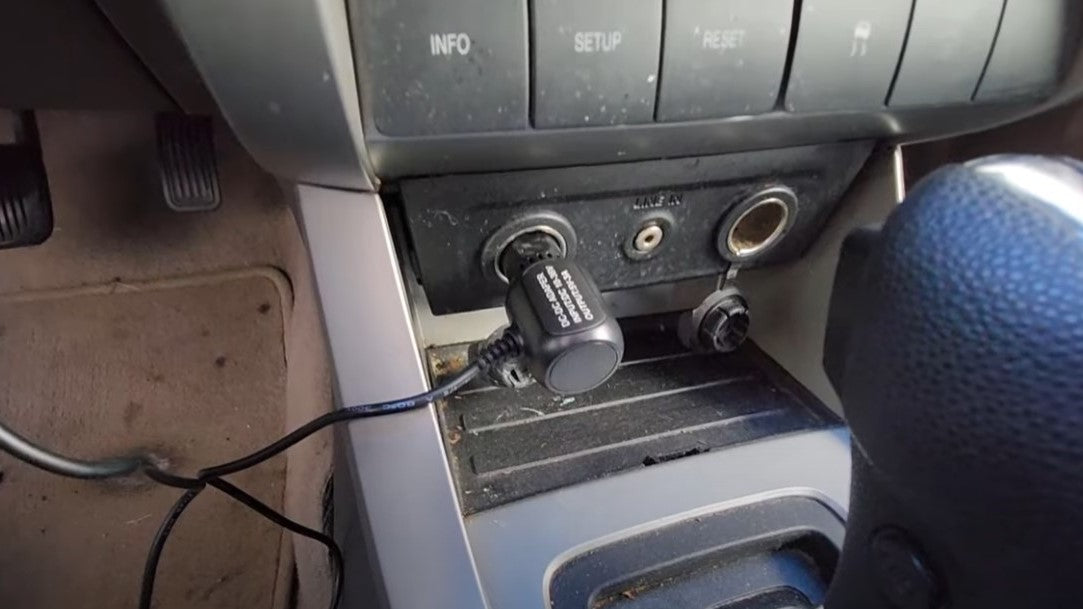 driveportal plugs into car socket